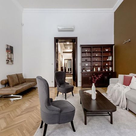 Luxe, Historic Home Near Downtown Landmarks 19Th Century Budapeşte Dış mekan fotoğraf
