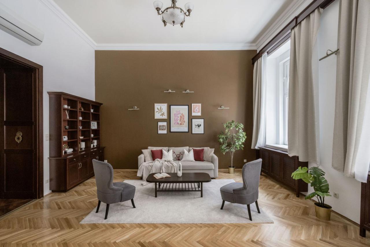 Luxe, Historic Home Near Downtown Landmarks 19Th Century Budapeşte Dış mekan fotoğraf