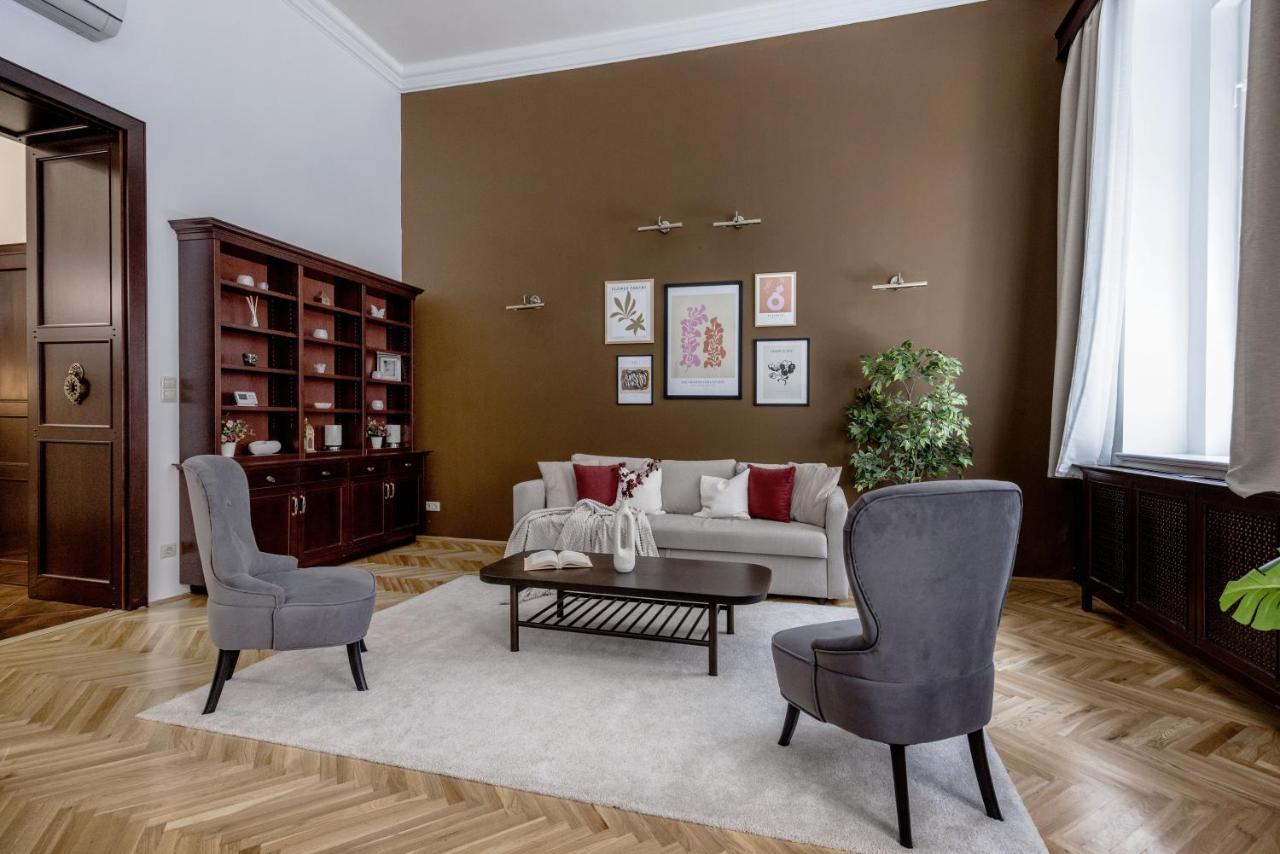 Luxe, Historic Home Near Downtown Landmarks 19Th Century Budapeşte Dış mekan fotoğraf