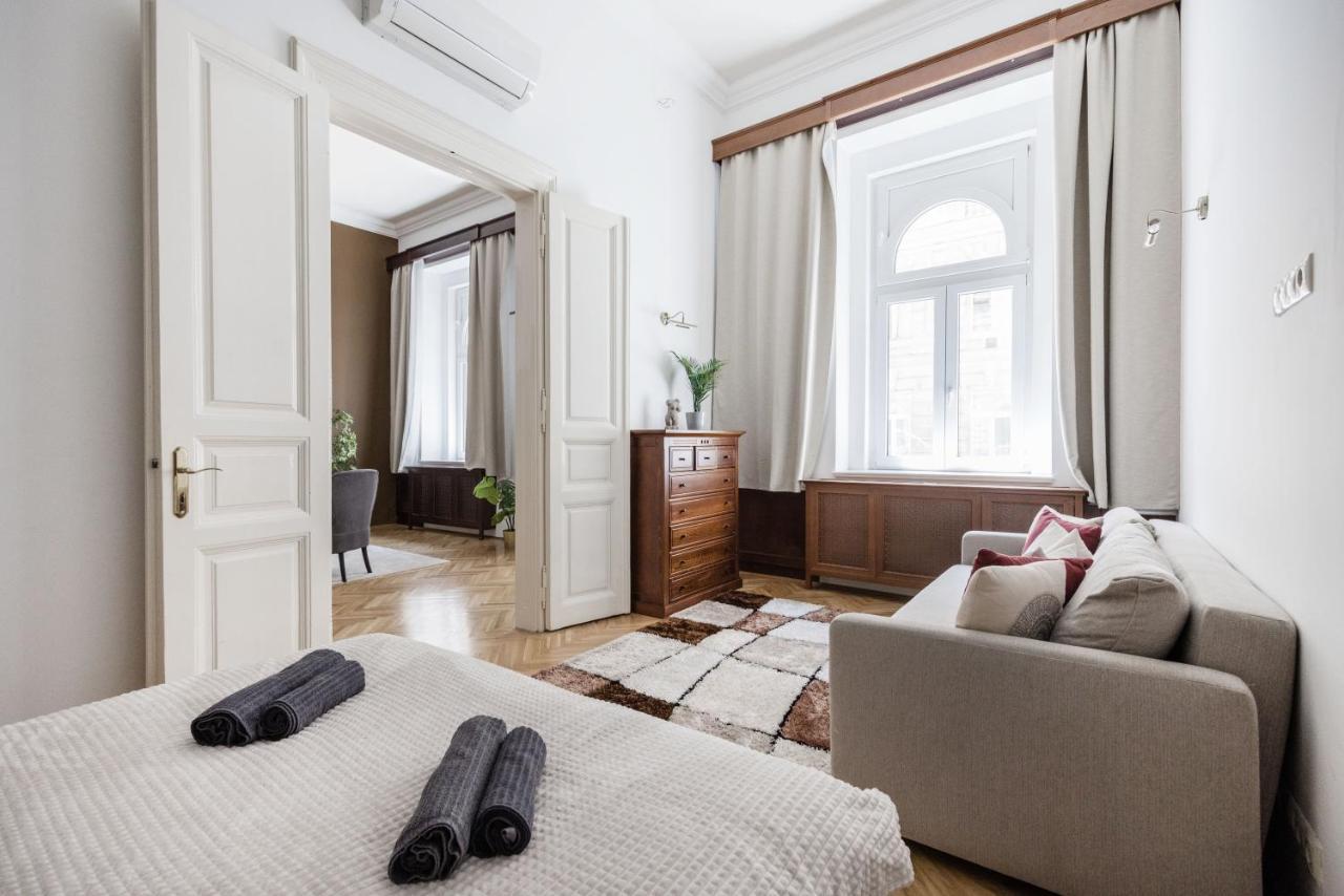 Luxe, Historic Home Near Downtown Landmarks 19Th Century Budapeşte Dış mekan fotoğraf
