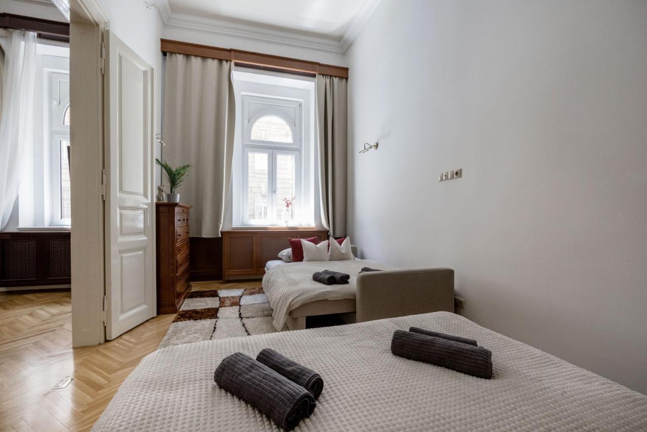 Luxe, Historic Home Near Downtown Landmarks 19Th Century Budapeşte Dış mekan fotoğraf