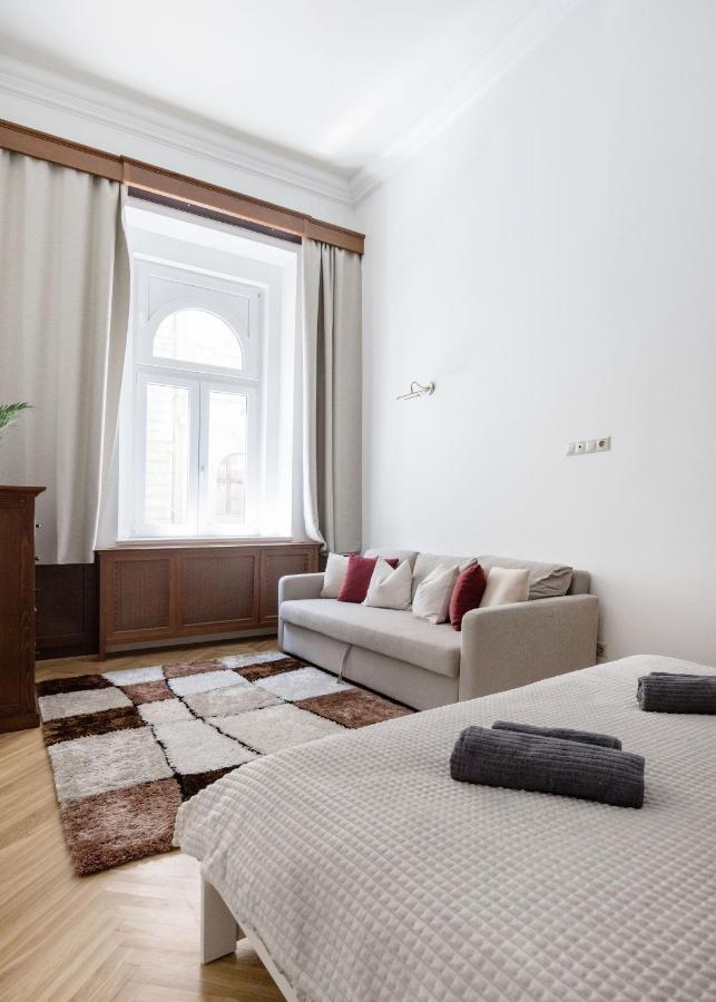 Luxe, Historic Home Near Downtown Landmarks 19Th Century Budapeşte Dış mekan fotoğraf